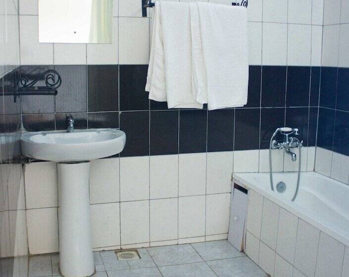 اتاق استاندارد با 2 تخت دوبل, Bunyonyi Safaris Resort