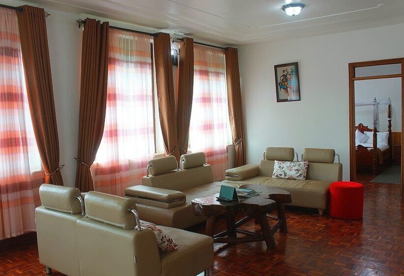 سوییت خانوادگی, Bunyonyi Safaris Resort