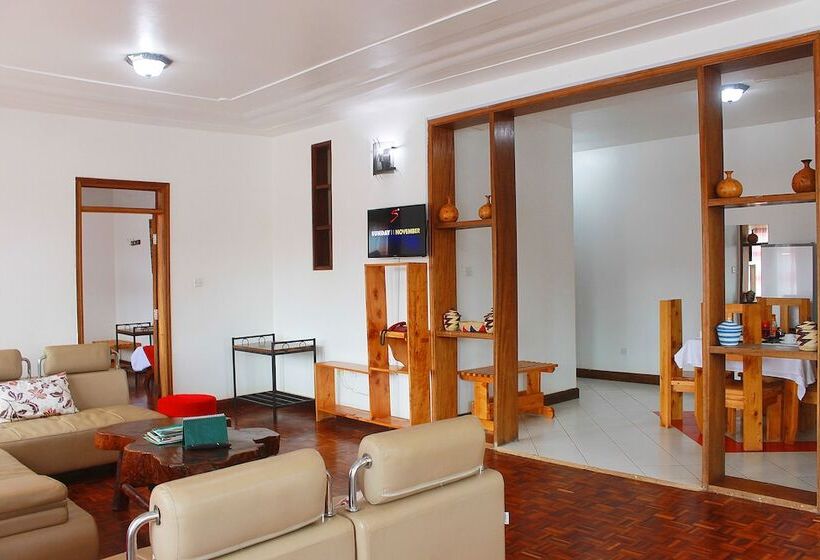 سوییت خانوادگی, Bunyonyi Safaris Resort