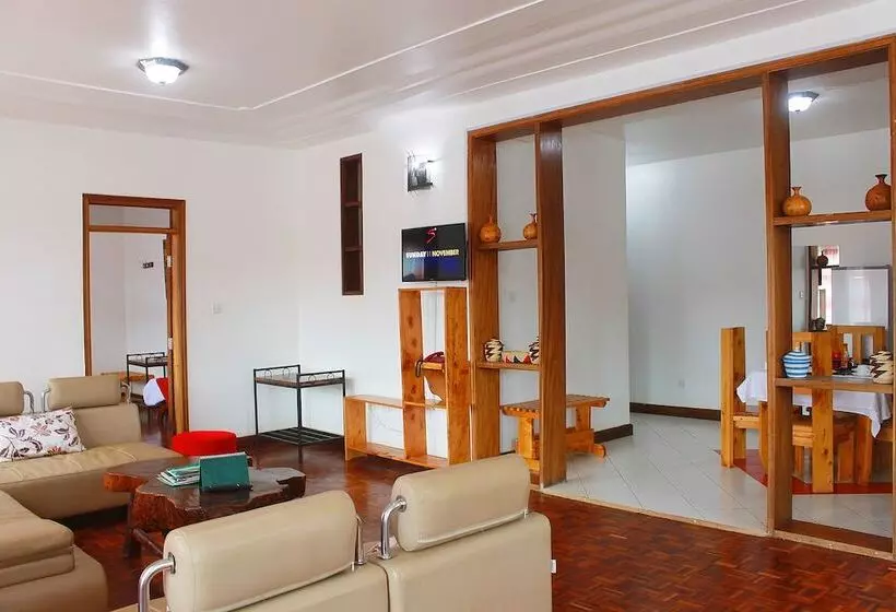 سوییت خانوادگی, Bunyonyi Safaris Resort