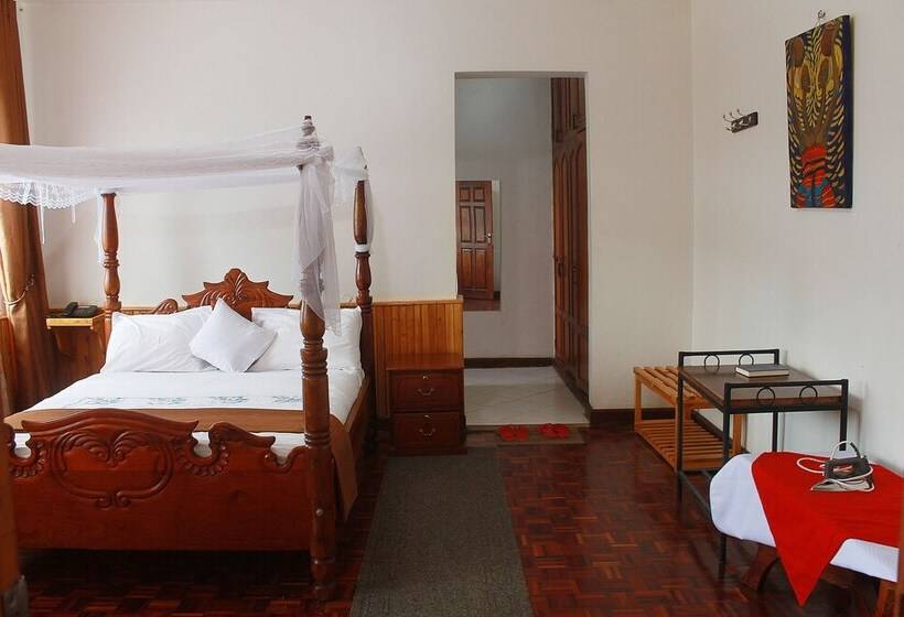 سوییت خانوادگی, Bunyonyi Safaris Resort