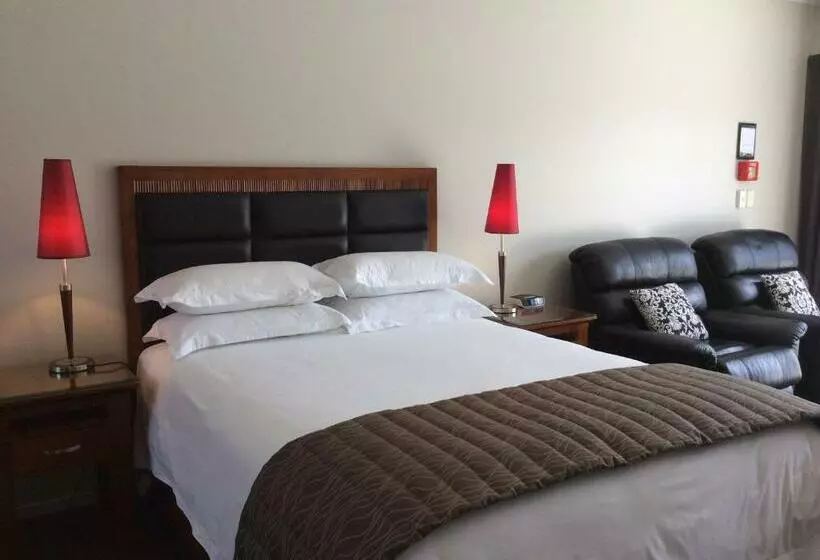 استودیوی استاندارد, City Corporate Motor Inn