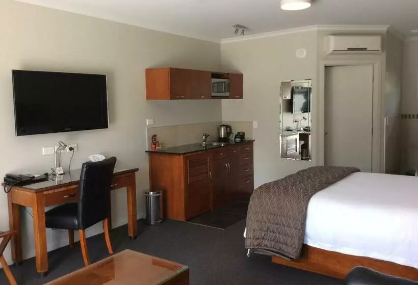 استودیوی استاندارد, City Corporate Motor Inn