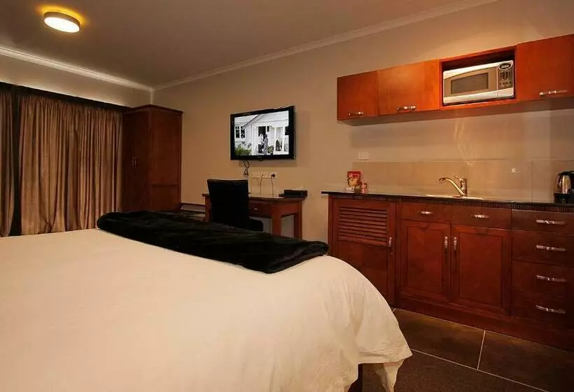 استودیوی استاندارد, City Corporate Motor Inn