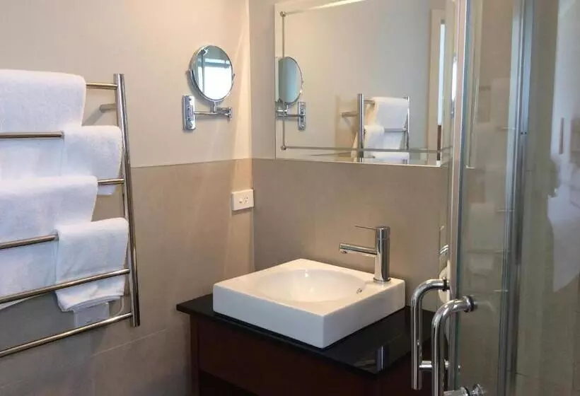 استودیوی استاندارد, City Corporate Motor Inn