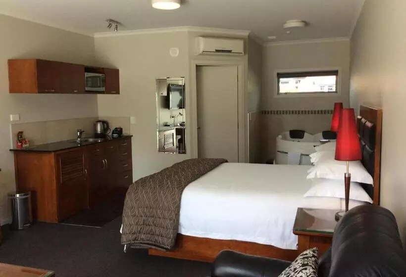 استودیوی استاندارد, City Corporate Motor Inn
