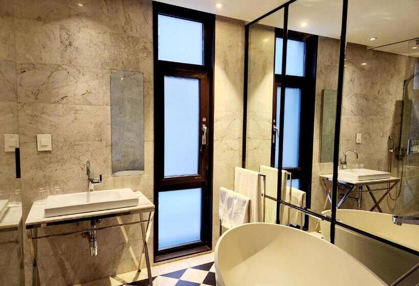 اتاق لوکس, Js Boutique