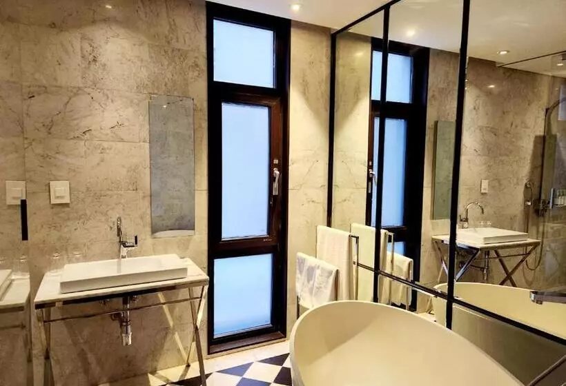 اتاق لوکس, Js Boutique