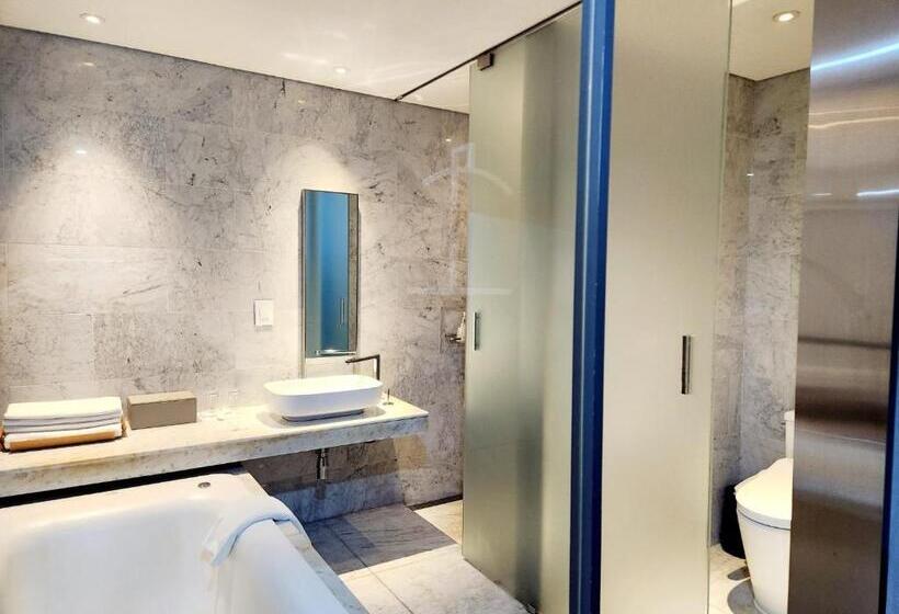 Cameră Deluxe, Js Boutique