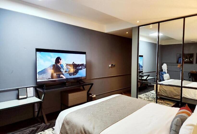 Cameră Deluxe, Js Boutique