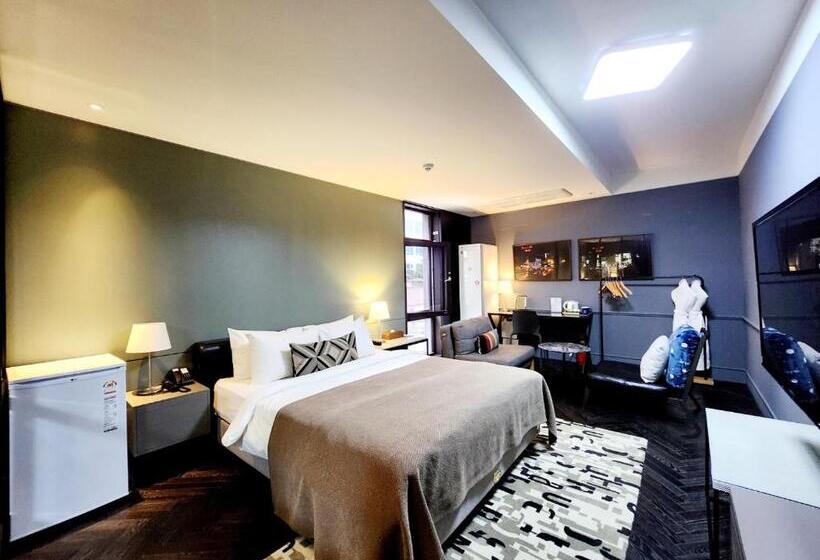 Cameră Deluxe, Js Boutique