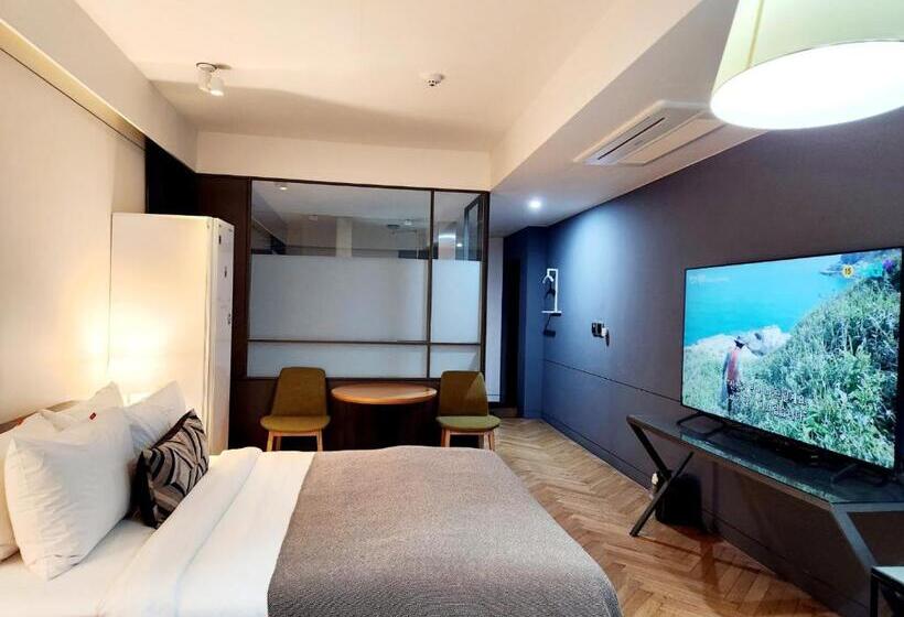 Cameră Deluxe, Js Boutique