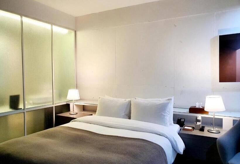 Cameră Standard, Js Boutique