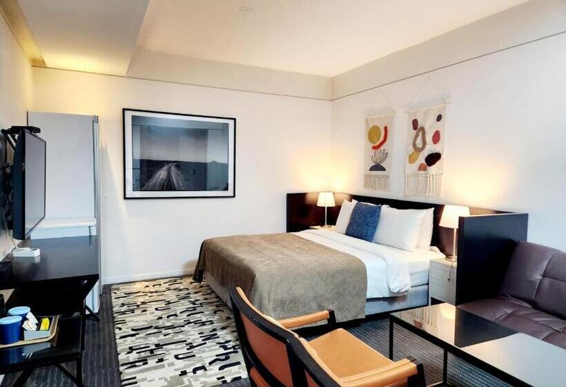 Standard Szoba, Js Boutique