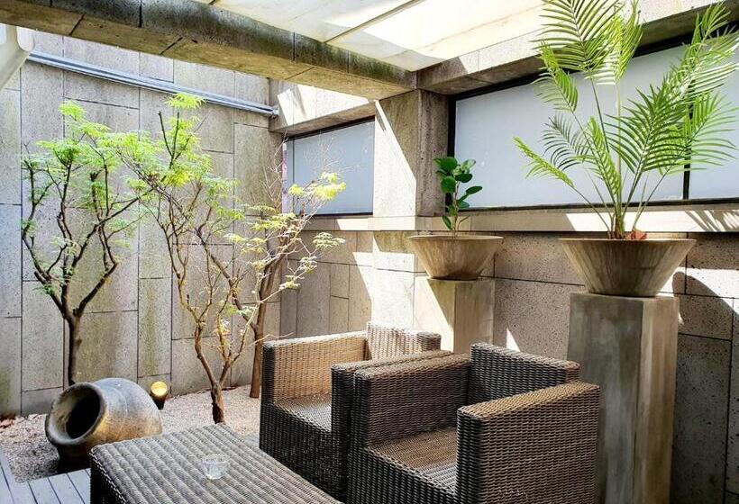 Cameră Standard, Js Boutique