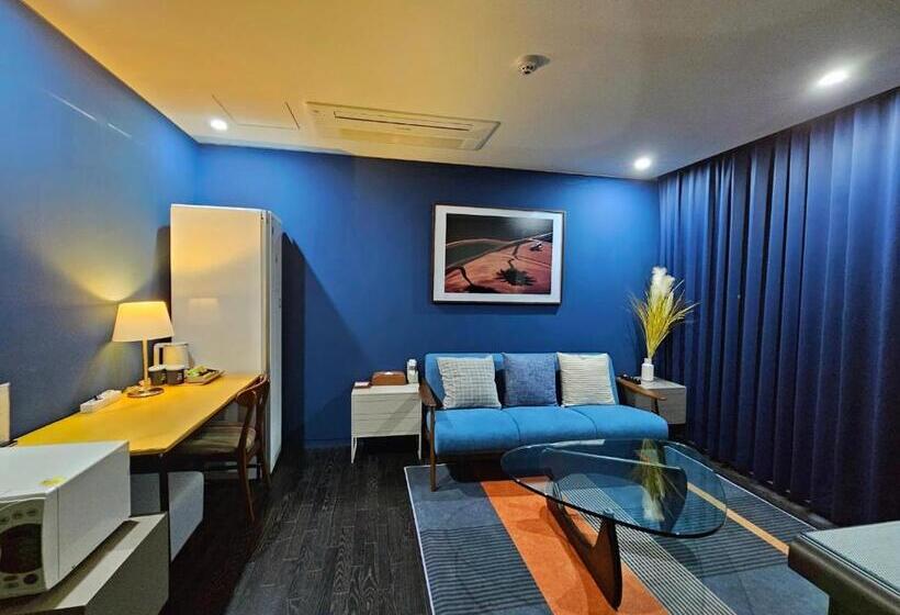 Cameră Superioară, Js Boutique