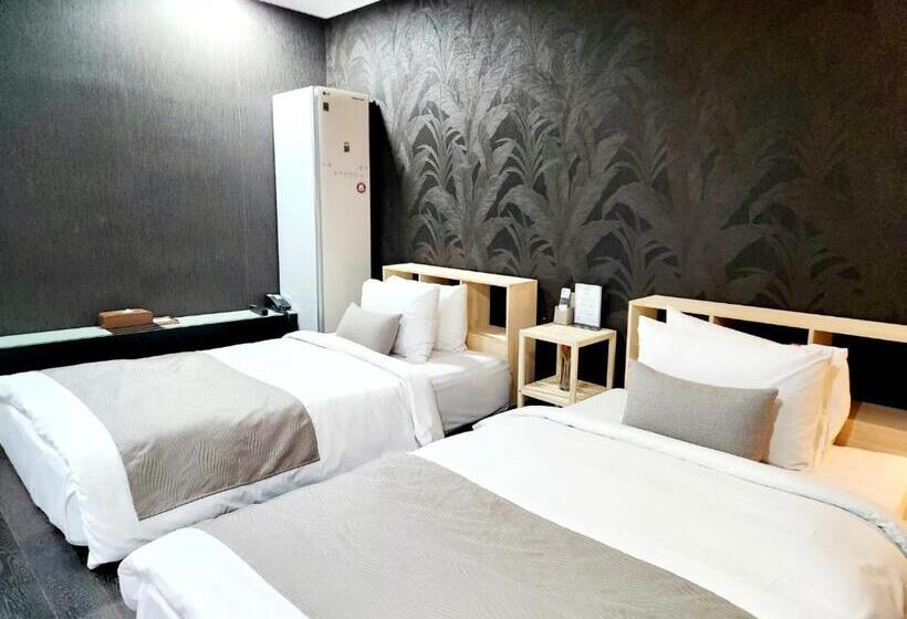 Cameră Deluxe, Js Boutique