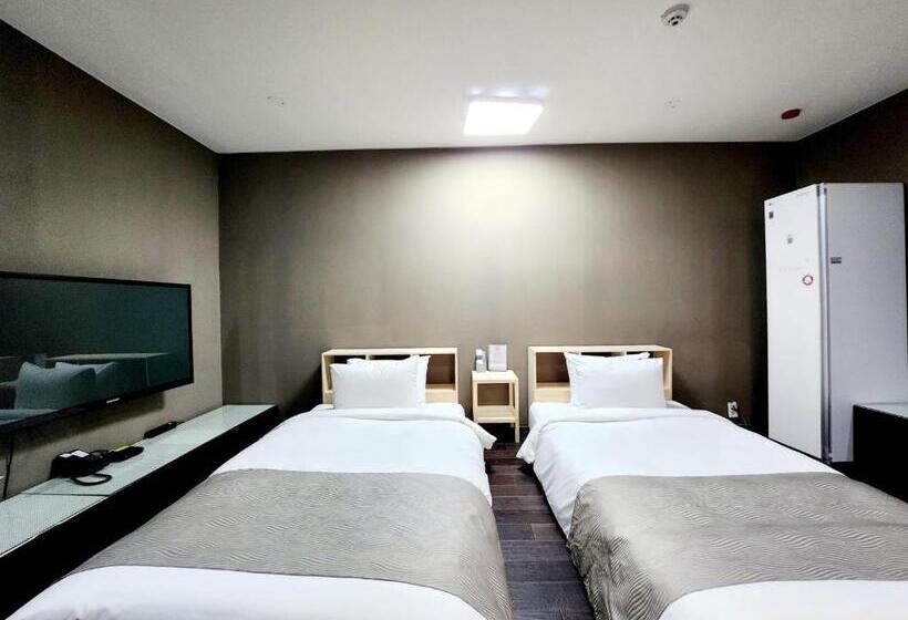 Cameră Deluxe, Js Boutique