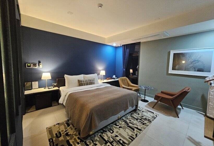 Cameră Standard, Js Boutique