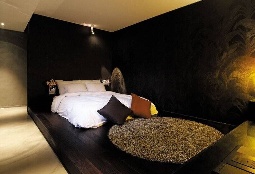 Cameră Deluxe, Js Boutique