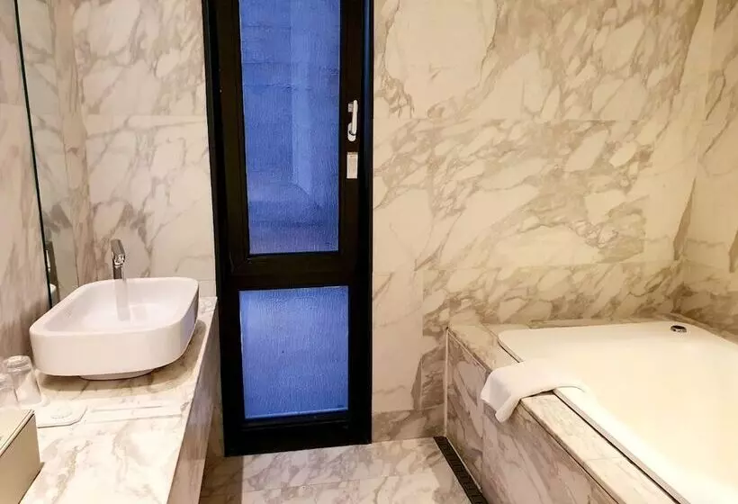 اتاق پنت هاوس, Js Boutique