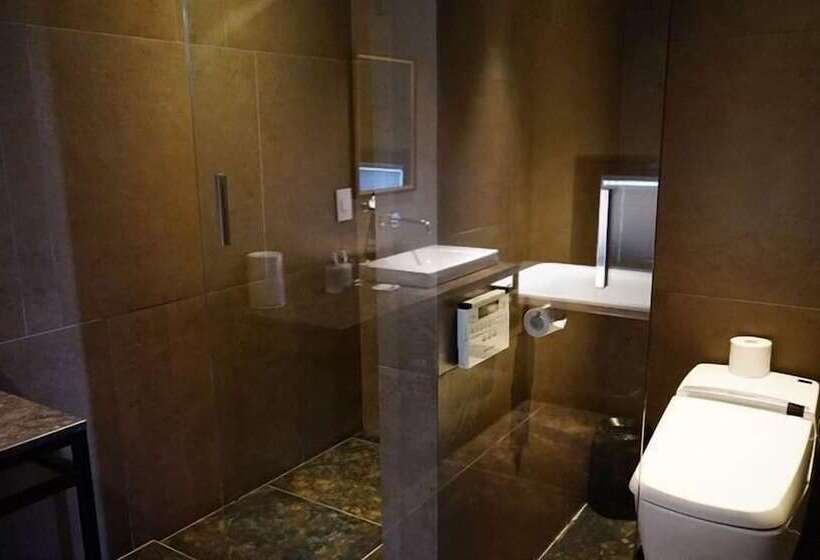 Cameră cu Mansardă, Js Boutique