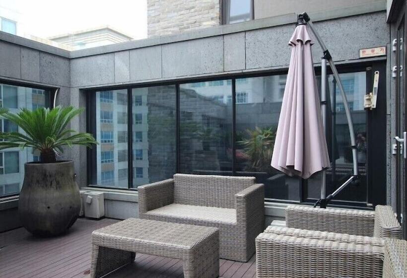 اتاق پنت هاوس, Js Boutique