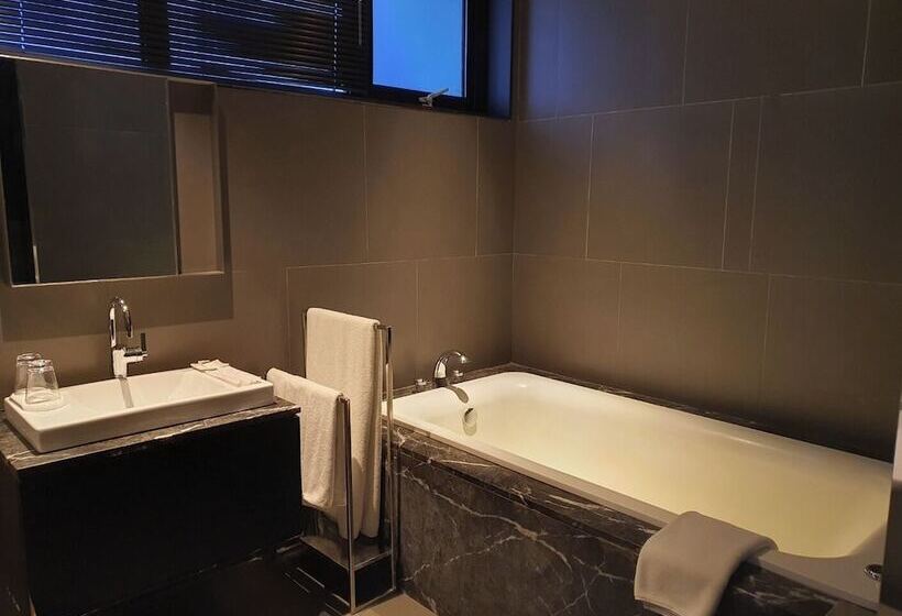 Cameră Superioară, Js Boutique