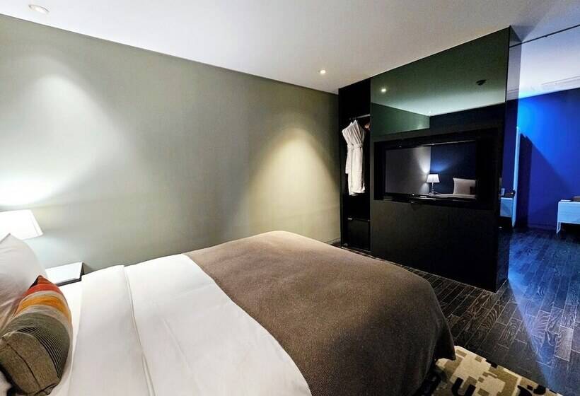 Cameră Superioară, Js Boutique