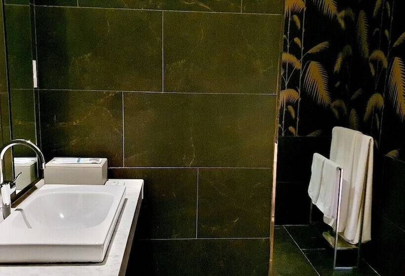 Cameră Deluxe, Js Boutique