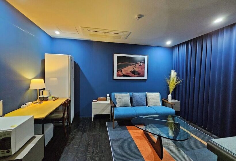 Cameră Superioară, Js Boutique