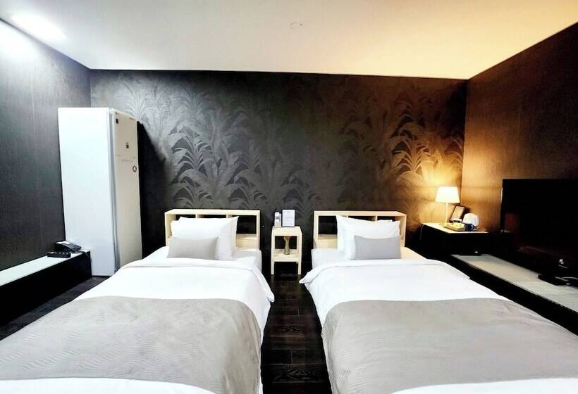 Cameră Deluxe, Js Boutique