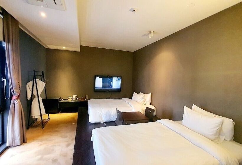 Cameră Deluxe, Js Boutique