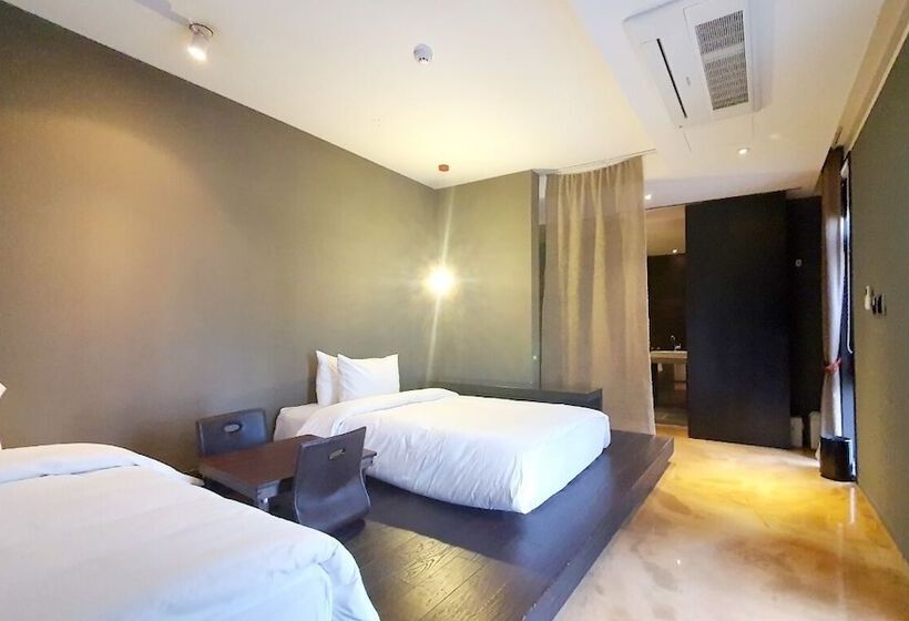 Cameră Deluxe, Js Boutique