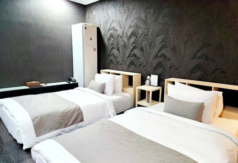 Cameră Deluxe, Js Boutique