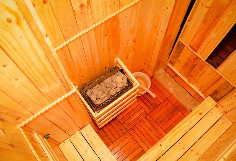 اتاق استاندارد با وان آب گرم, Saigon 1979