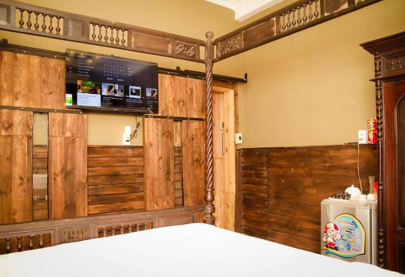 اتاق استاندارد با وان آب گرم, Saigon 1979