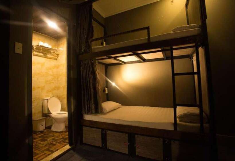 تختخواب در اتاق مشترک, Saigon 1979