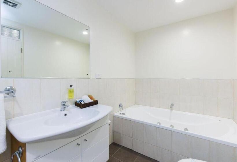 标准工作室, Fitzherbert Regency Motor Lodge