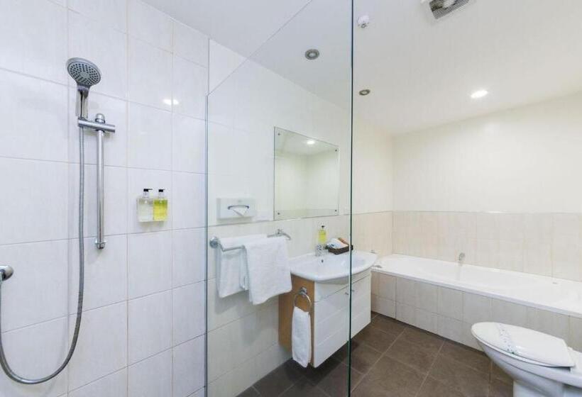 标准工作室, Fitzherbert Regency Motor Lodge