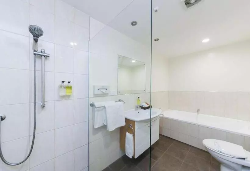 استودیوی استاندارد, Fitzherbert Regency Motor Lodge