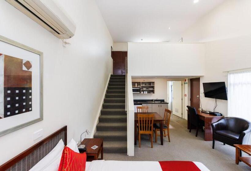 家庭工作室, Fitzherbert Regency Motor Lodge