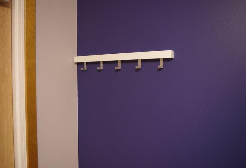 带共用浴室的标准房间, Spoton Hostel & Sportsbar