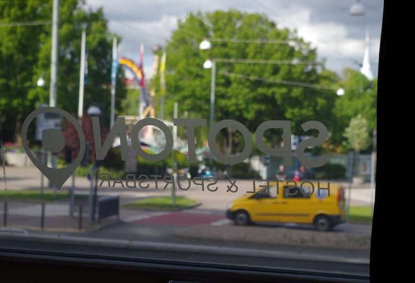 豪华家庭房间, Spoton Hostel & Sportsbar