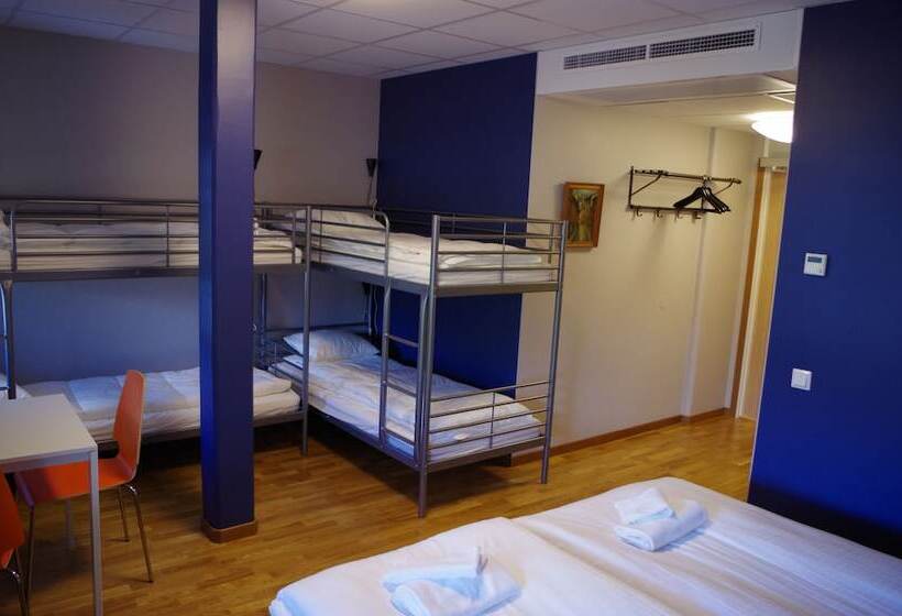 豪华家庭房间, Spoton Hostel & Sportsbar