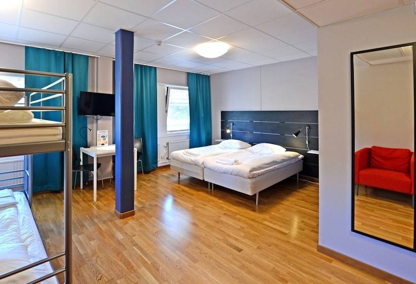 豪华家庭房间, Spoton Hostel & Sportsbar