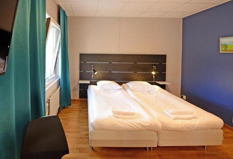 豪华房间, Spoton Hostel & Sportsbar