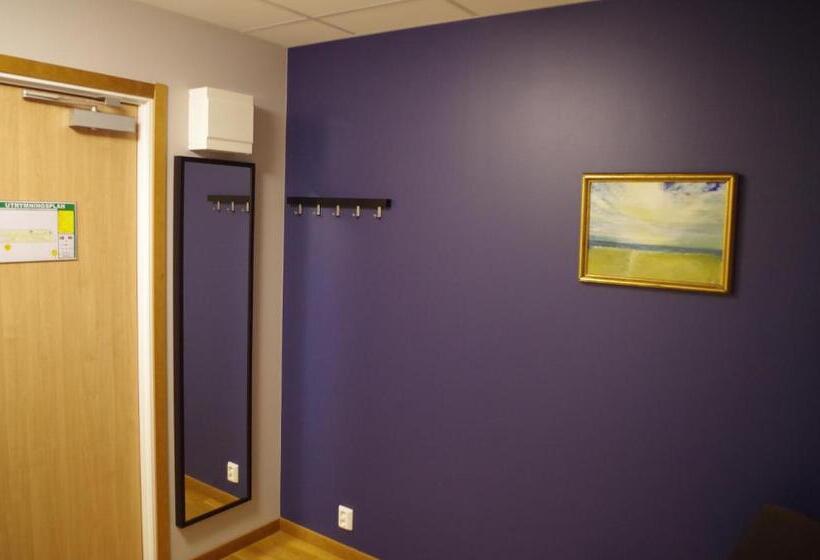 带共用浴室的标准房间, Spoton Hostel & Sportsbar