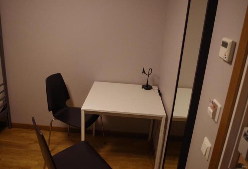 经济四人间 - 带共用浴室, Spoton Hostel & Sportsbar