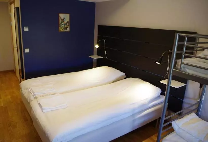 デラックスの４人部屋, Spoton Hostel & Sportsbar